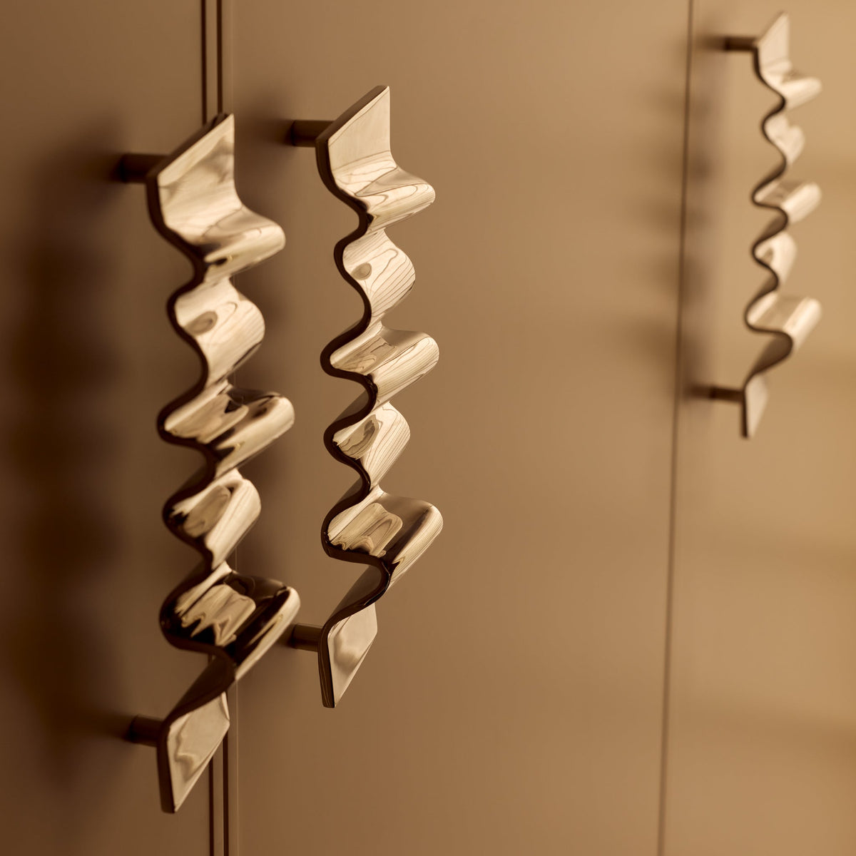 Lucia Pull Pewter — view 3