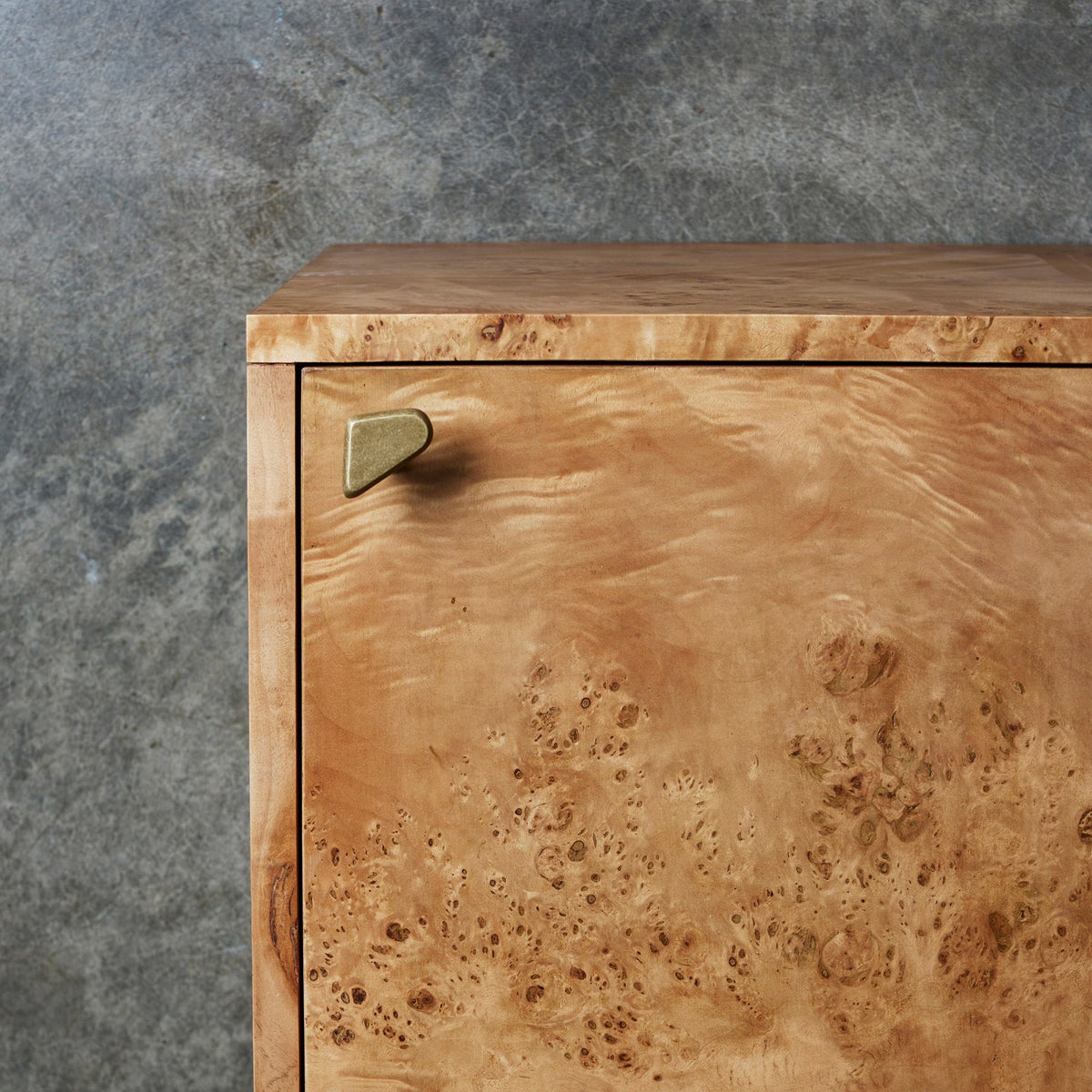 Outline_C Knob Tumbled Brass — view 3