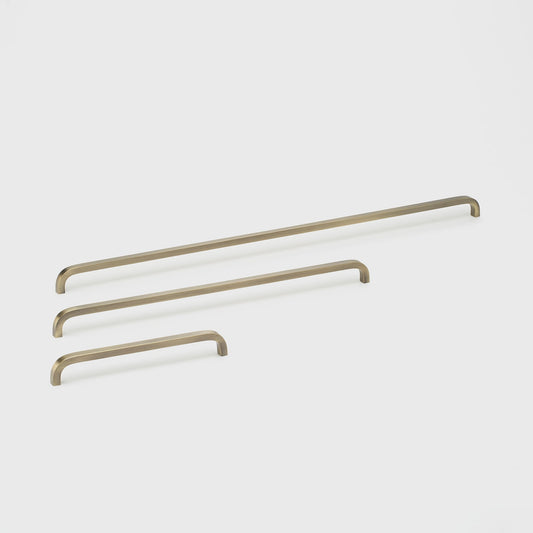 Curve Pull Aged Brass — view 1