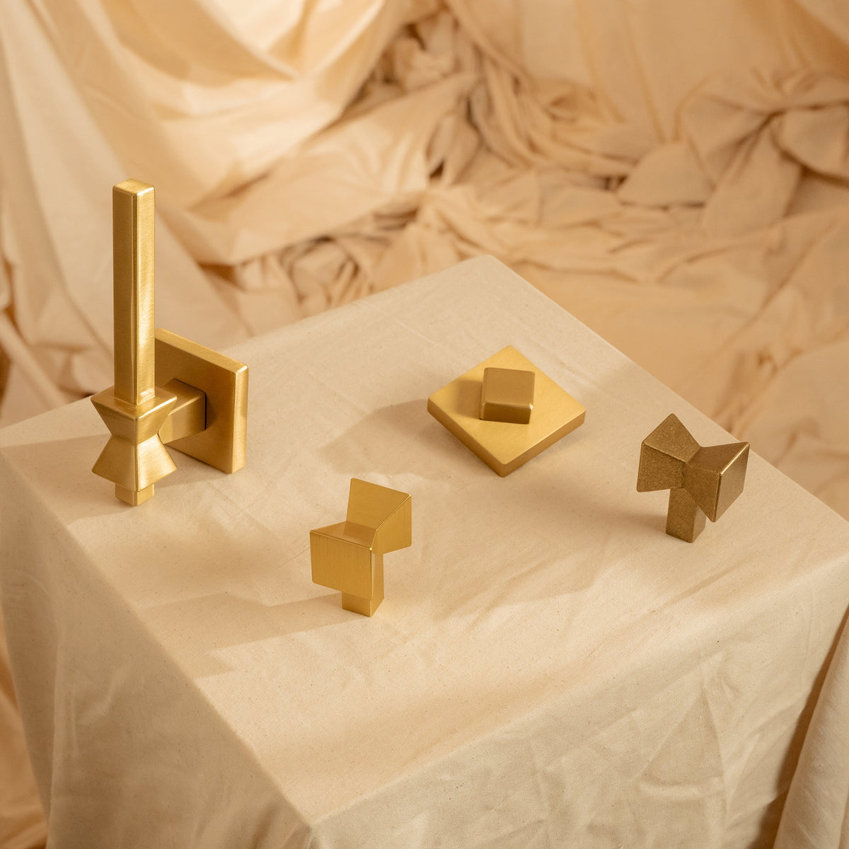 Forma Lever Brass — view 3