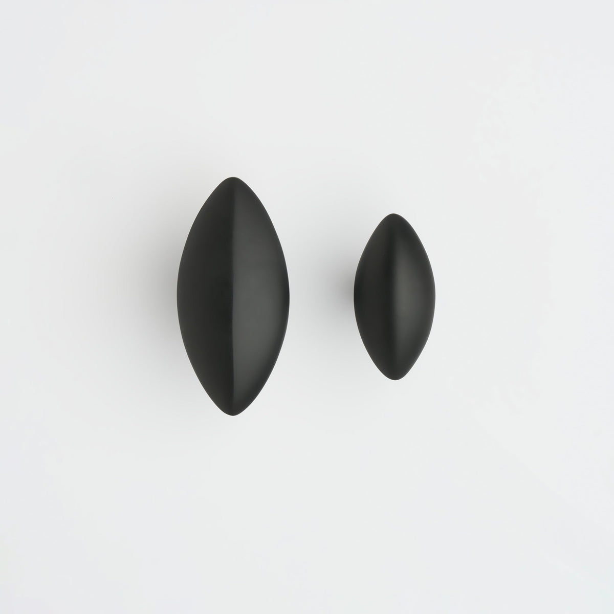 Almond Knob Black — view 1