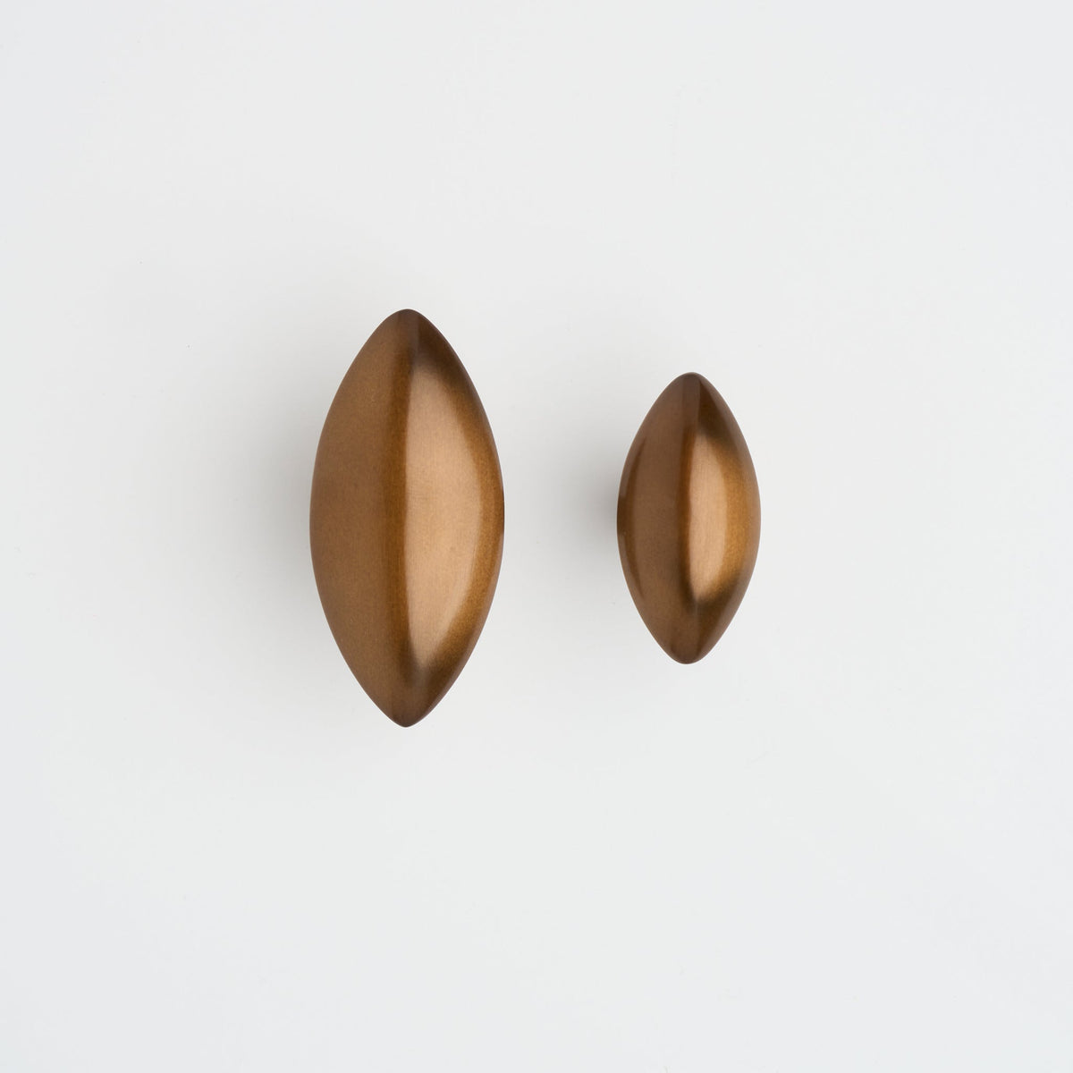 Almond Knob Bronze — view 1