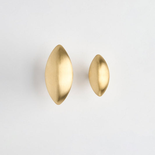 Almond Knob Live Brass — view 1