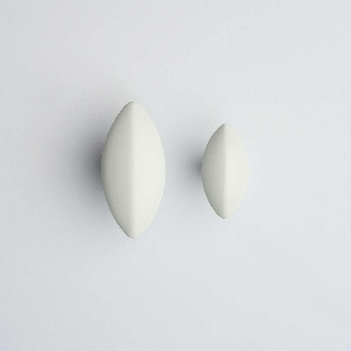 Almond Knob White — view 1