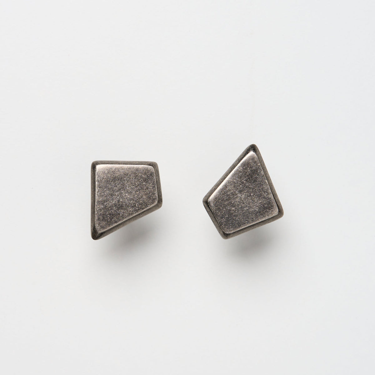 Outline_D Knob Tumbled Nickel — view 2