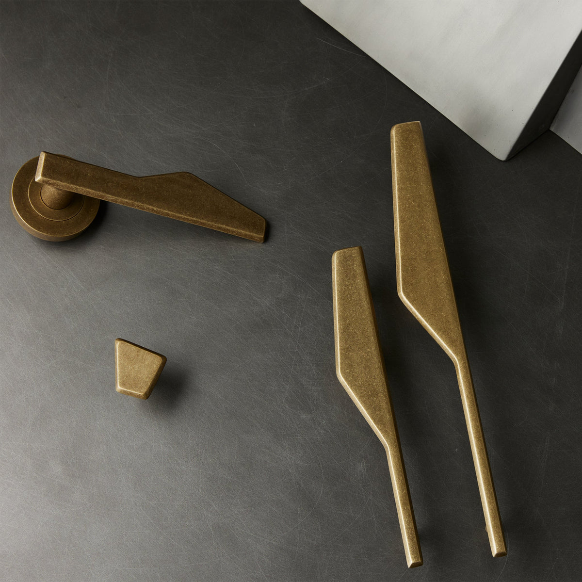 Outline_C Lever Tumbled Brass — view 4