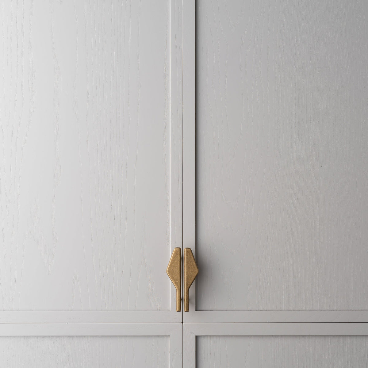 Outline_C Handle Tumbled Brass — view 10