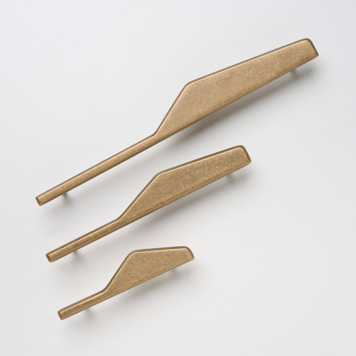 Outline_C Handle Tumbled Brass — view 1