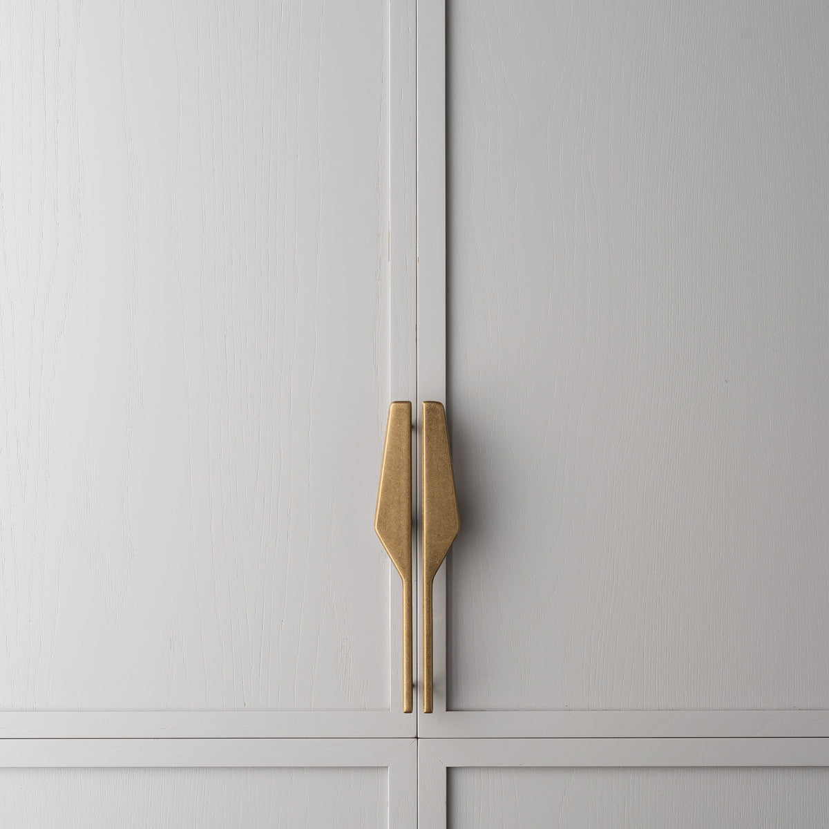 Outline_C Handle Tumbled Brass — view 12