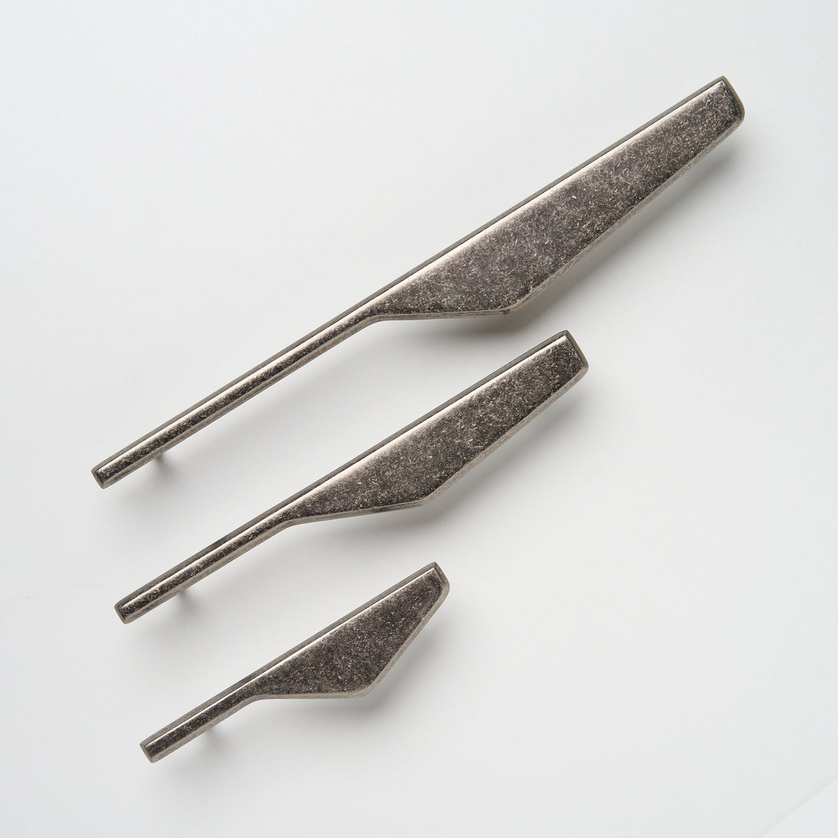 Outline_D Handle Tumbled Nickel — view 1