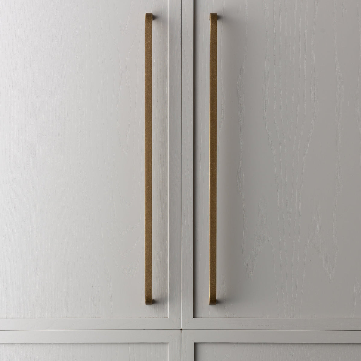 Curve Appliance Pull Tumbled Brass — view 2