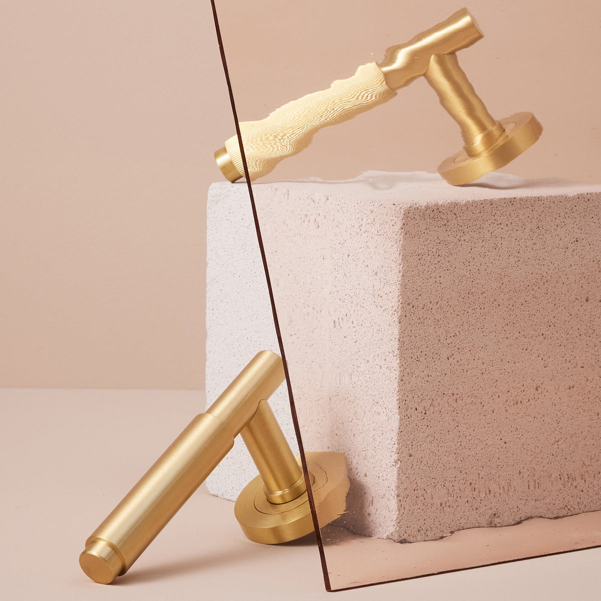 Lola Lever Brass — view 3