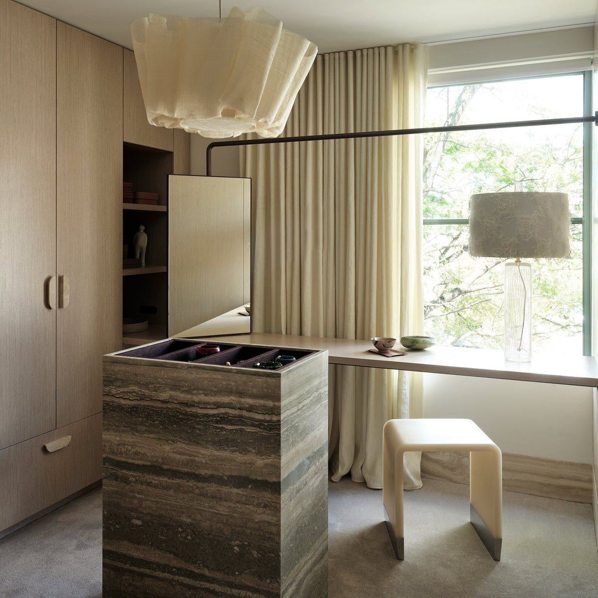 Dot Travertine Handle Small — view 2