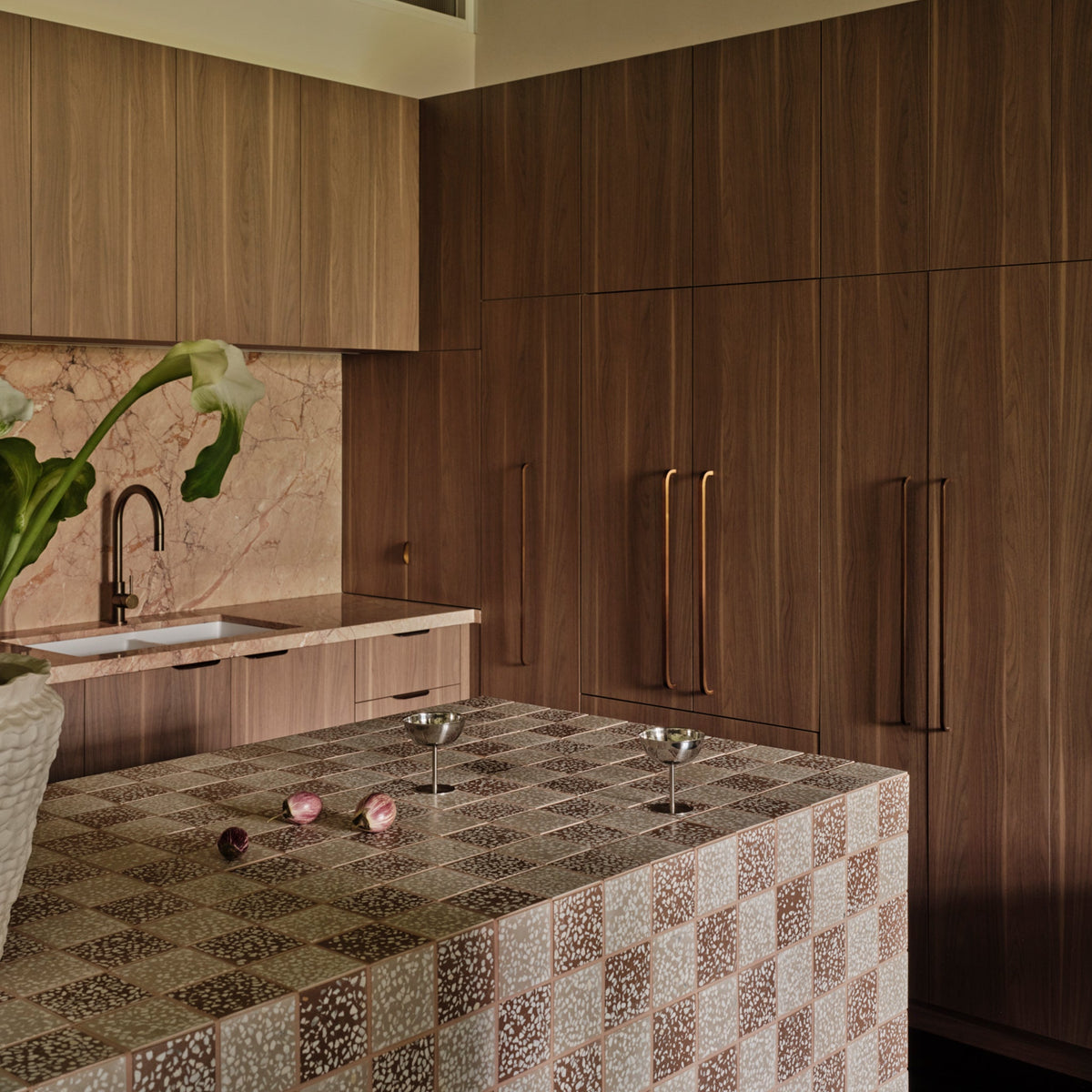 Curve Appliance Pull Tumbled Brass — view 4