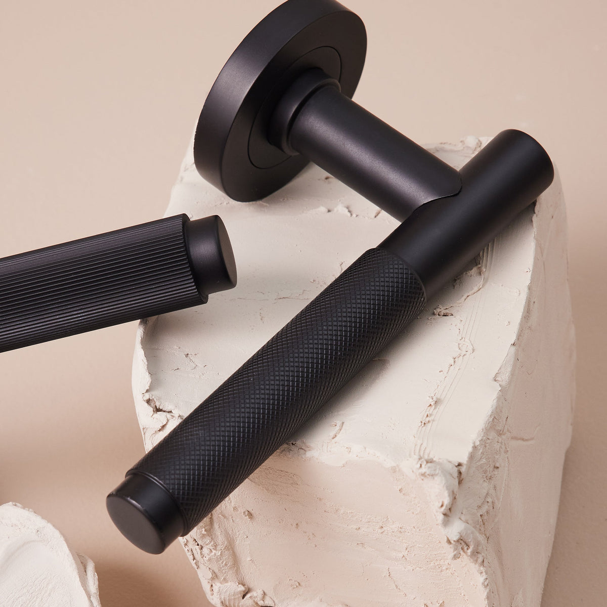 Kintore Lever Black — view 4