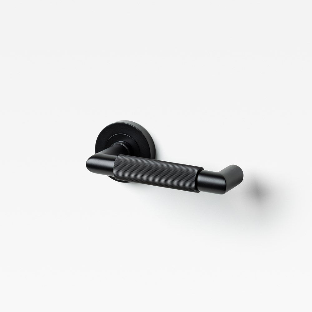 Linear Return Lever Black — view 1