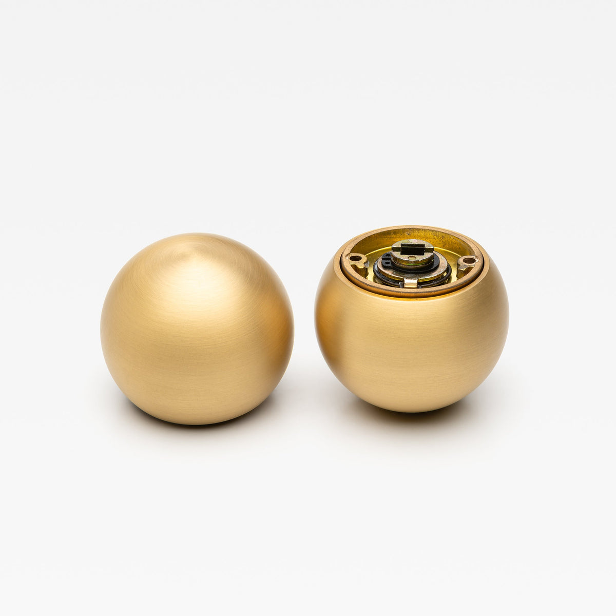 Sphere Passage Set Brass — view 3