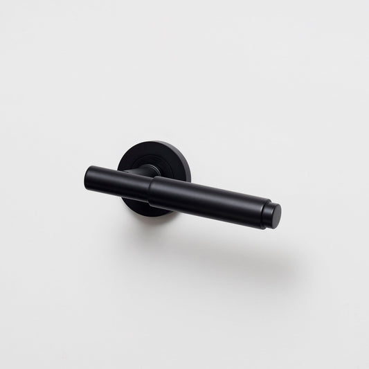 Lola Lever Black — view 1