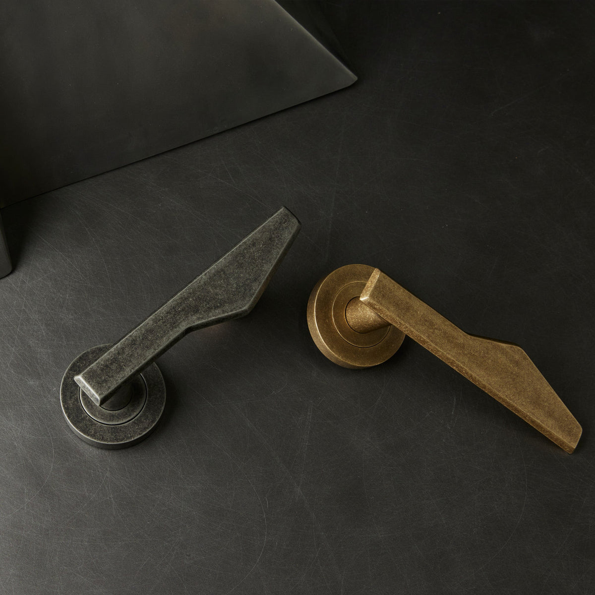 Outline_C Lever Tumbled Brass — view 3